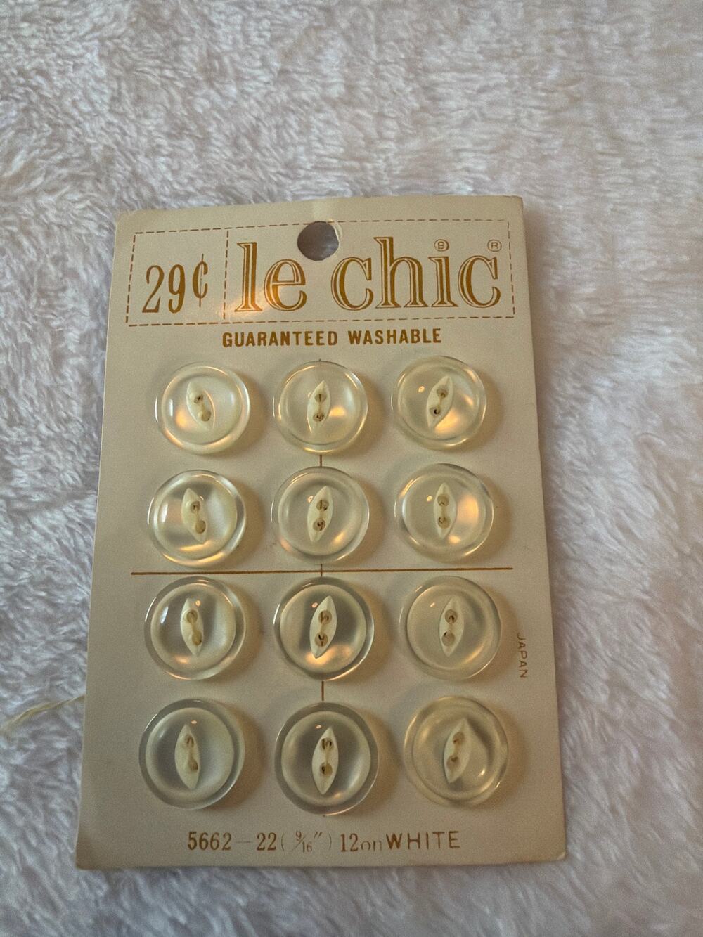 Vintage Le Chic White Clear 2 Hole Sewing Buttons 5662-22 Japan NOS Set of 12
